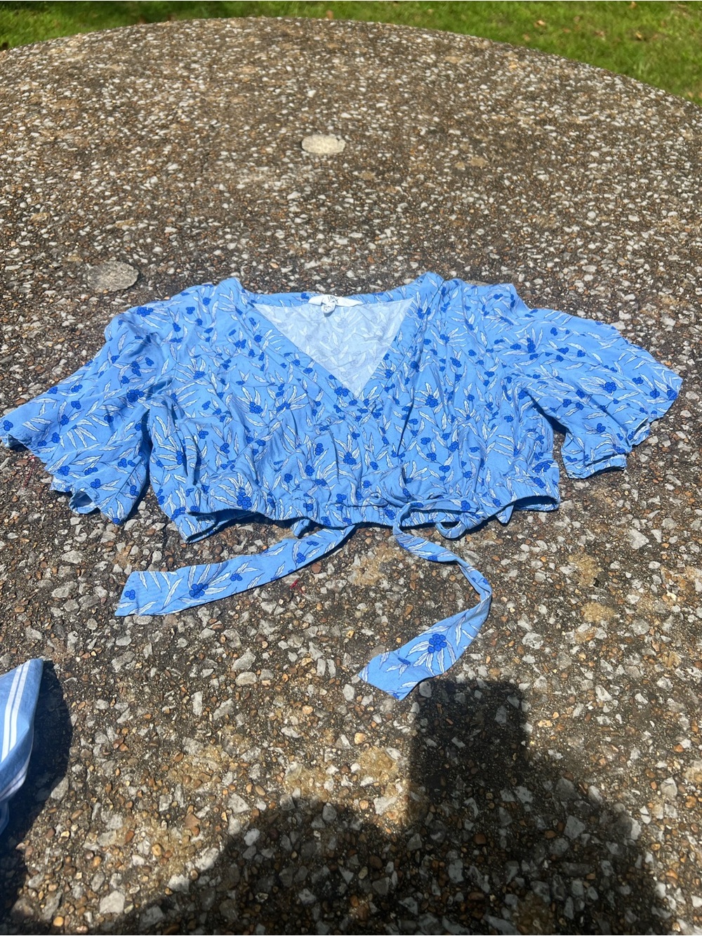 Jack by BB Dakota Light Blue Floral Wrap Crop Top Size Juniors Large Coquette
